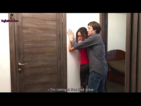 ❤️ Seksuali nekilnojamojo turto brokerė jausmingai čiulpia savo putę ir dulkinasi parduodama savo butą - Krempai ❤ Šlapi prie mūsų ❌️