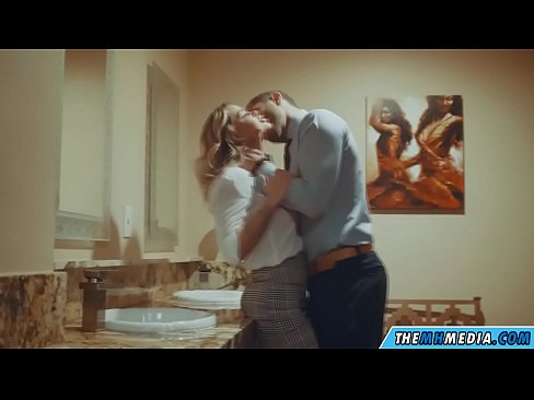 ❤️ Kai krūtininga blondinė vilioja tave viešajame tualete ❤ Šlapi prie mūsų ❌️
